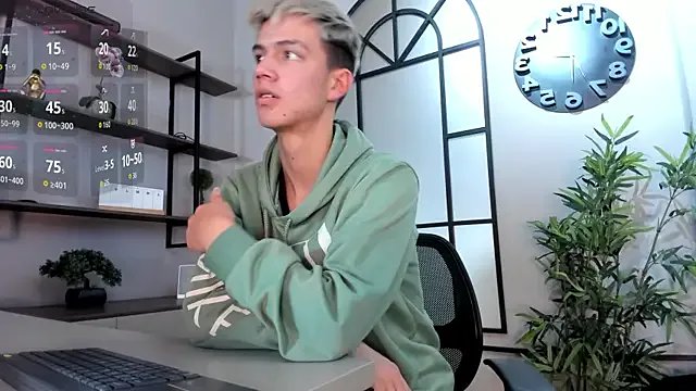 nicktorn on StripChat