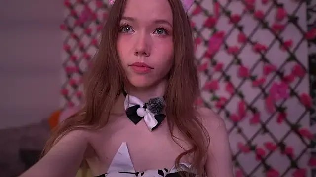 Petite_Polly on StripChat