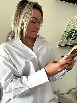 petrouchkaaa_ on StripChat