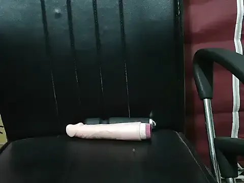 PreetyKitten on StripChat