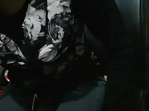 PreetyKitten on StripChat