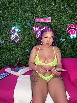 RenaThickAss on StripChat