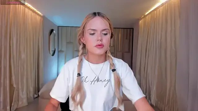 RossiRivers on StripChat