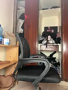 Ruthlessvee — get naked and show pussy close