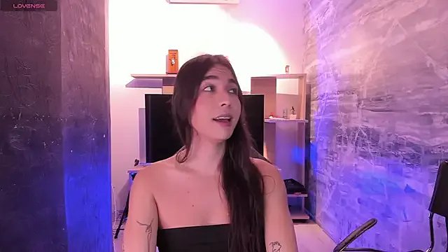 saracaball_ on StripChat