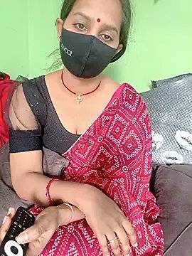 SareeQween143 on StripChat