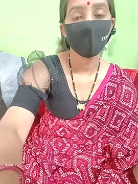 SareeQween143 on StripChat