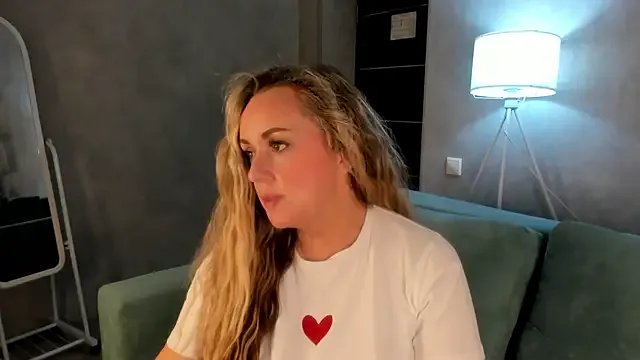 Sky_Kuper on StripChat