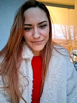 SlimBellaa on StripChat