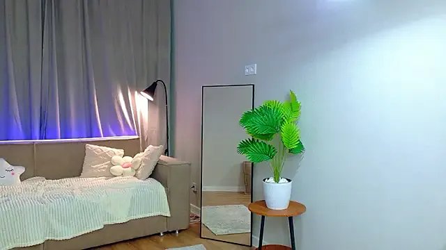 StarrShinee on StripChat