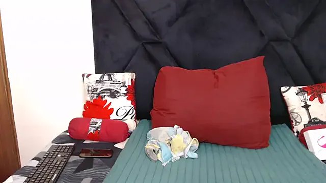 ThickAss90 on StripChat