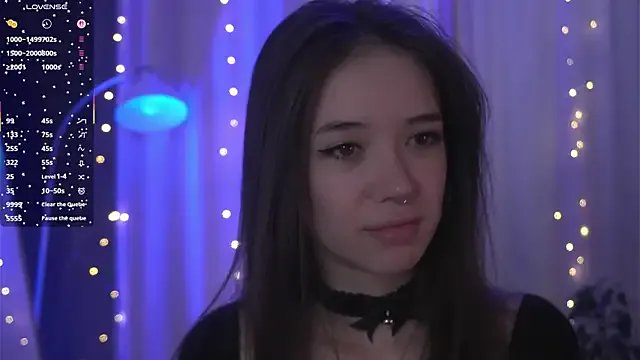 tinyanie on StripChat