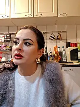 WatchTheQUEEnConQuer88 on StripChat